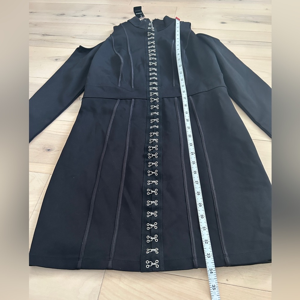 NWT BEBE Hook & Eye Off Shoulder Bandage Dress Exposed Back Zipper Black Large - Picture 9 of 16